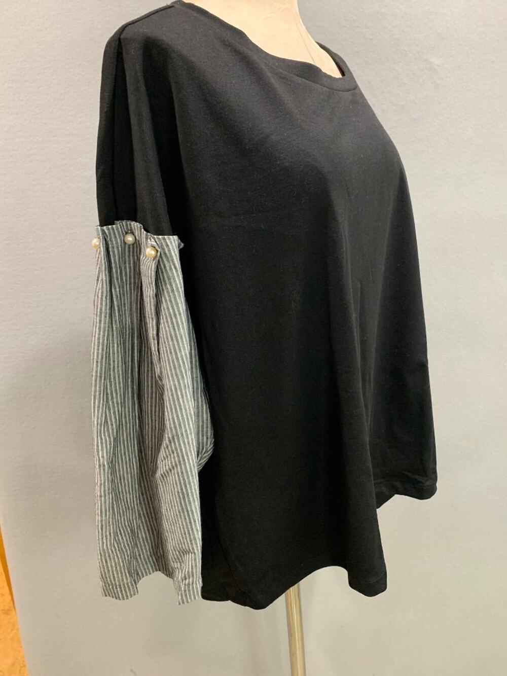 Size 3X Good Luck Gem Womens Shirt Embellished Bell Sleeve Black Gray